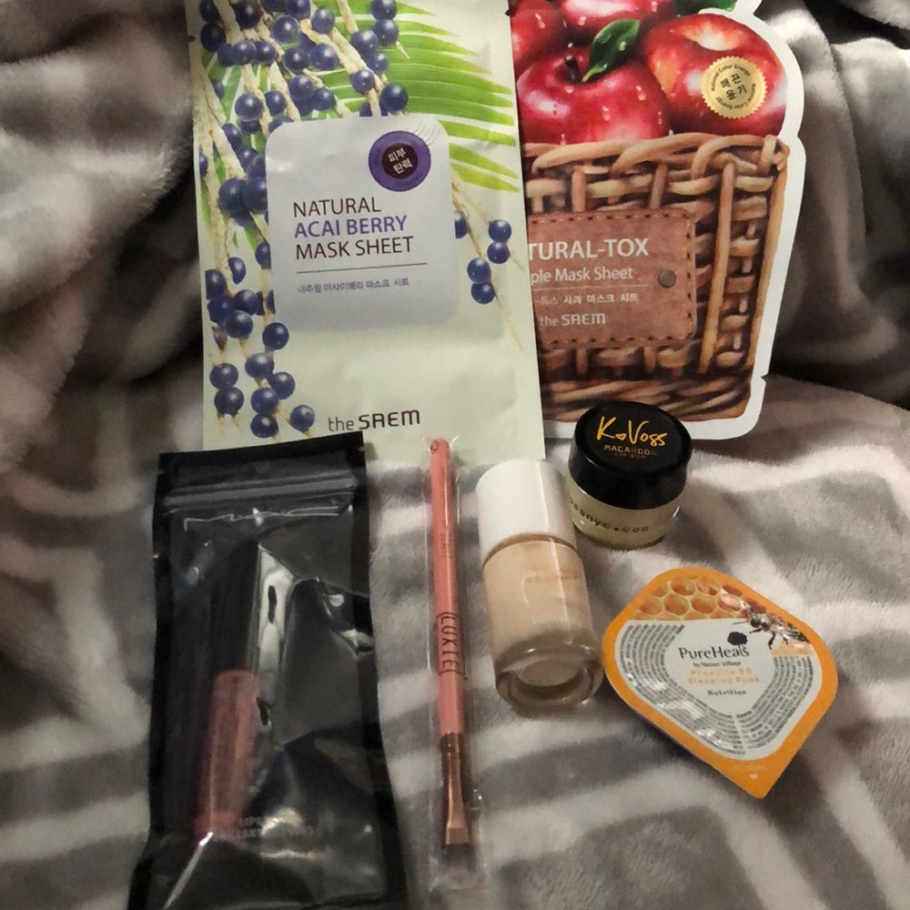 New Makeup Bundle including MAC, Luxie, K Voss